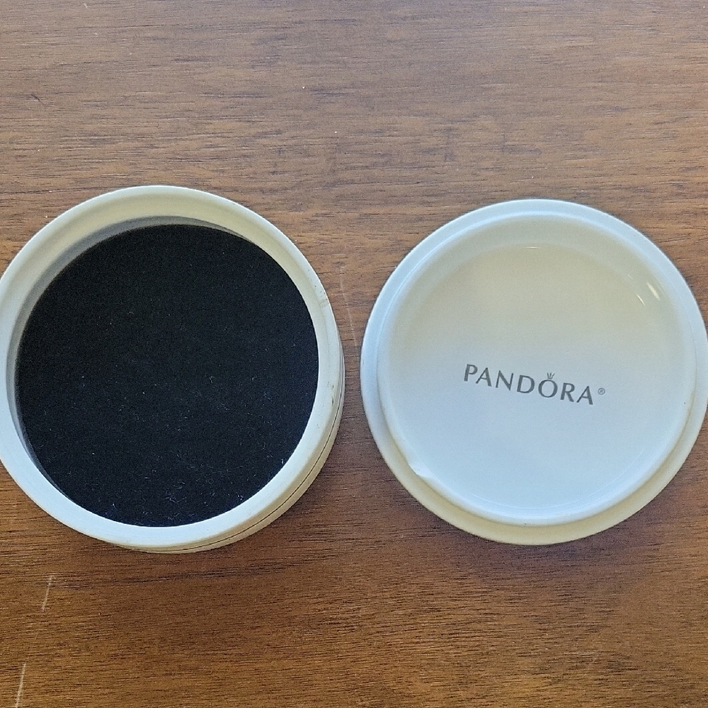 Pandora White and Black Round Jewelry Case (#236)